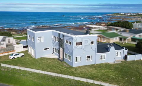 Residential Property in Kleinbaai — photo 1 of 28