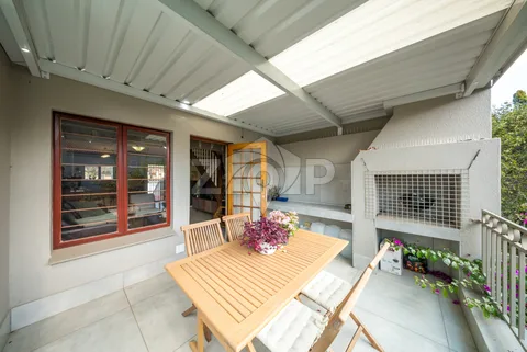 Townhouse in Bedfordview — photo 1 of 20