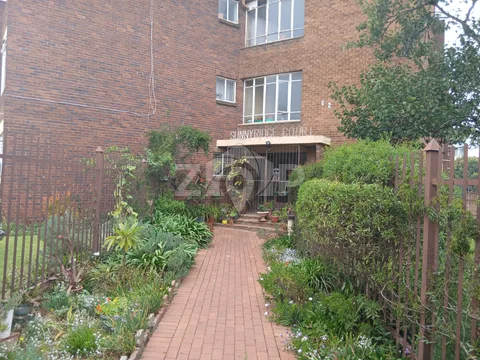 Apartment / Flat in Sunnyridge — photo 1 of 8
