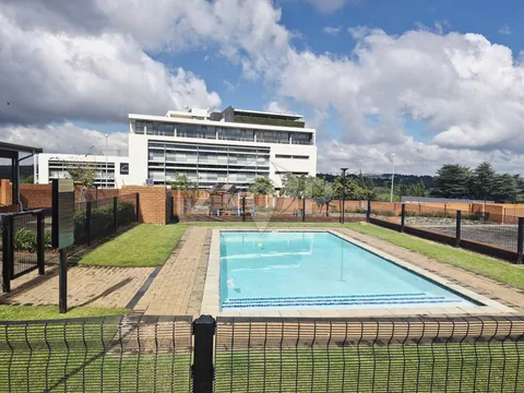 Townhouse in Modderfontein — photo 1 of 11