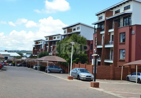 Apartment / Flat in Greenstone Hill — photo 1 of 22