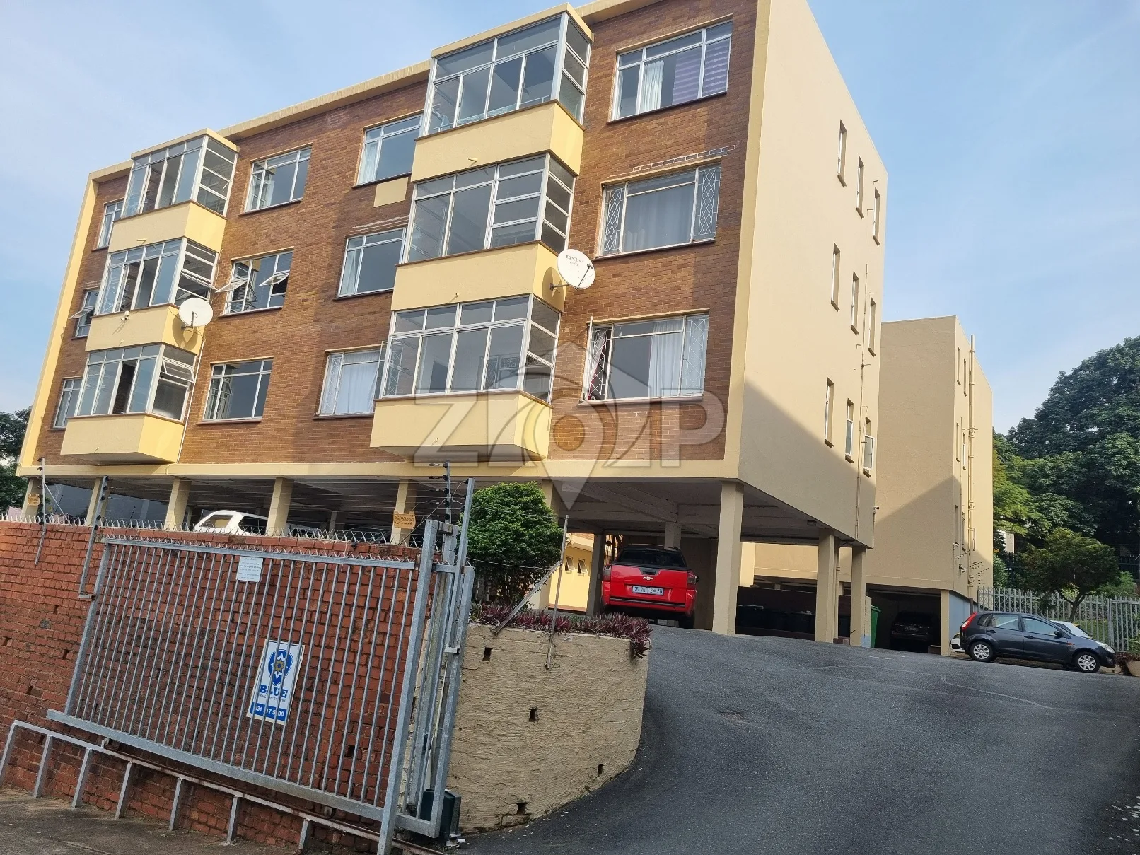 3.5 bedroom flat 2 bathrooms, 2 parkings upper Glenwood