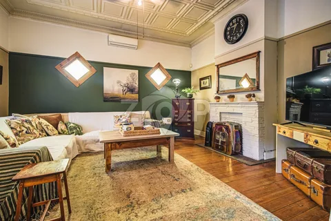 Residential Property in Kensington — photo 1 of 10