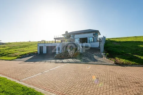 House in Abbotsdale — photo 1 of 31