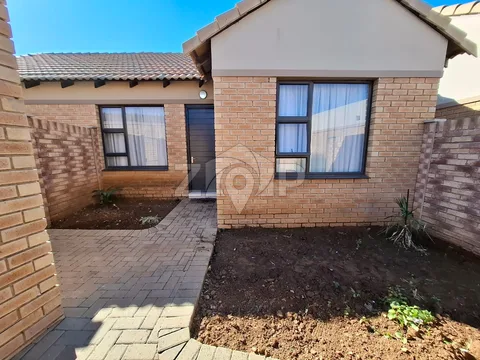 Townhouse in Douglas Valley — photo 1 of 20
