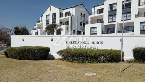 Apartment / Flat in Greenstone Hill — photo 1 of 18