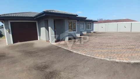 House in Kloof — photo 1 of 22