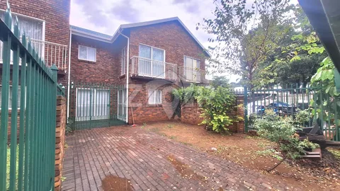 Duplex in Pretoria North — photo 1 of 13
