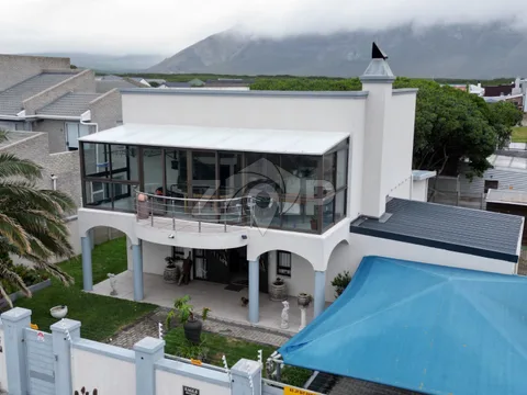 House in De Kelders — photo 1 of 25