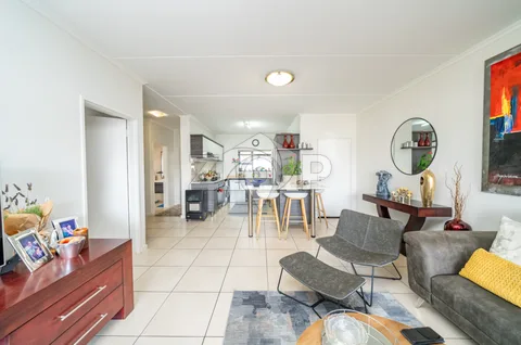 Apartment/ Flat with Loft in Greenstone Hill — photo 1 of 14