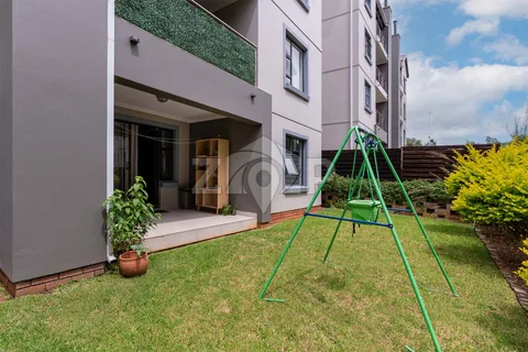 Townhouse in Modderfontein — photo 1 of 12