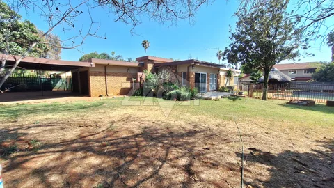 House in Dorandia — photo 1 of 31