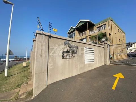 Apartment / Flat in Bluff — photo 1 of 17