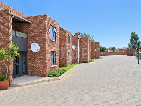 Neat, well managed complex, low levy.