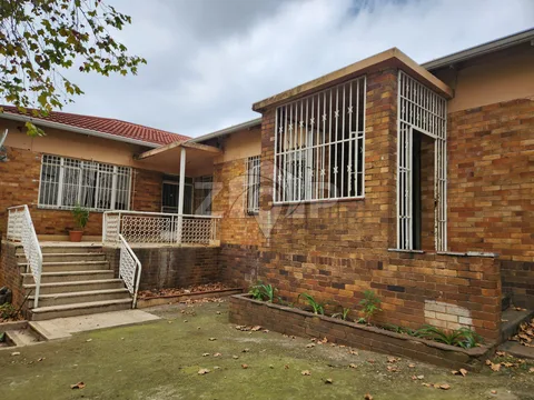 House in Bezuidenhout Valley — photo 1 of 31