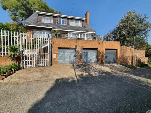 House in Kensington — photo 1 of 8