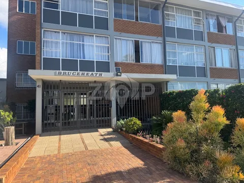 Apartment / Flat in Eastleigh — photo 1 of 16