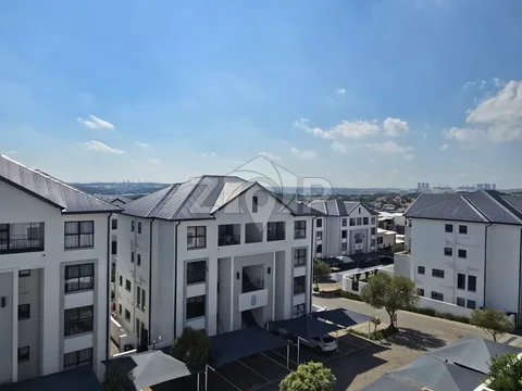 Apartment / Flat in Greenstone Hill — photo 1 of 13