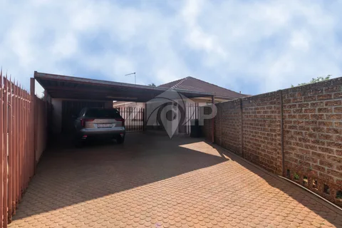 House in Klopperpark — photo 1 of 10
