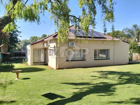 House in Primrose — photo 1 of 6
