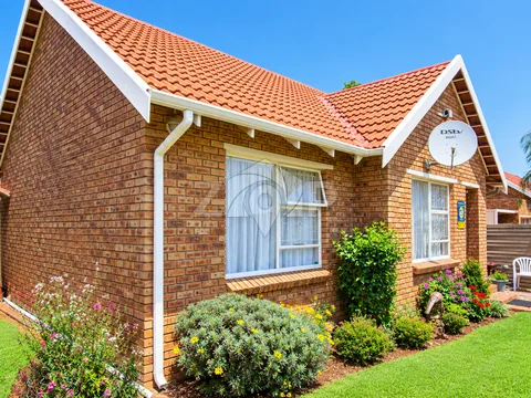 Low maintenance facebrick